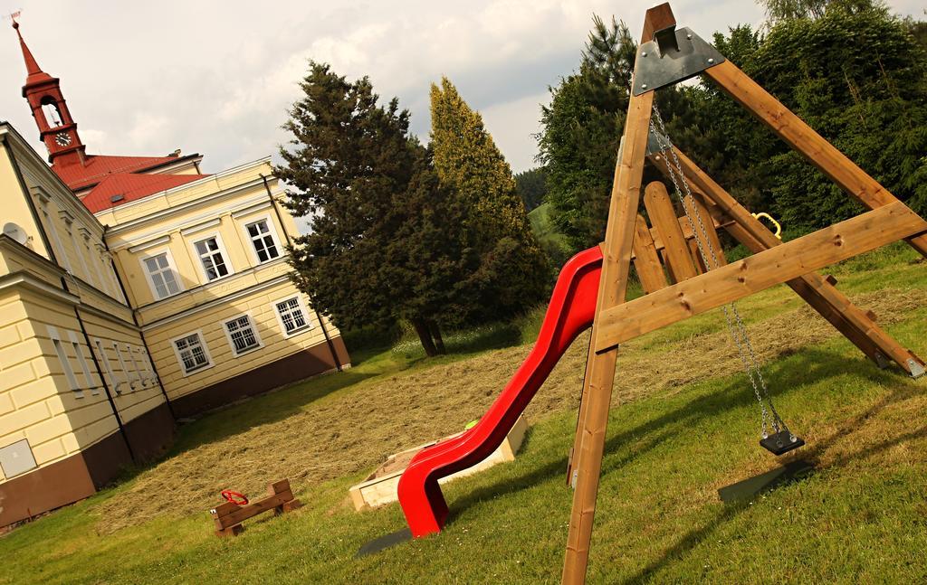 Penzion Zamek Rozsochatec Luaran gambar